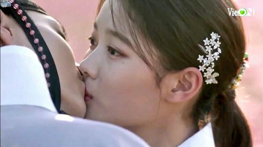 6 cảnh hôn hot phim Hàn: Song Song mượn rượu khóa môi, Gong Yoo bị cưỡng hôn-11