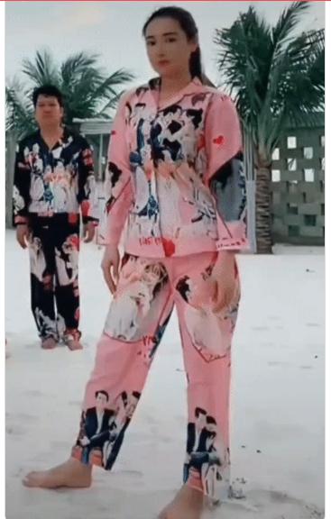 Nhảy nhót ở villa mới, body nảy nở của Nhã Phương gây chú ý-2