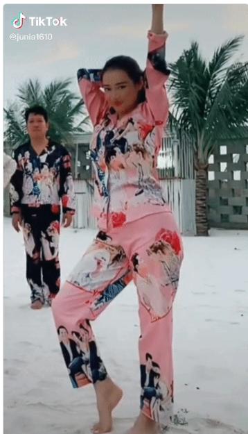 Nhảy nhót ở villa mới, body nảy nở của Nhã Phương gây chú ý-3