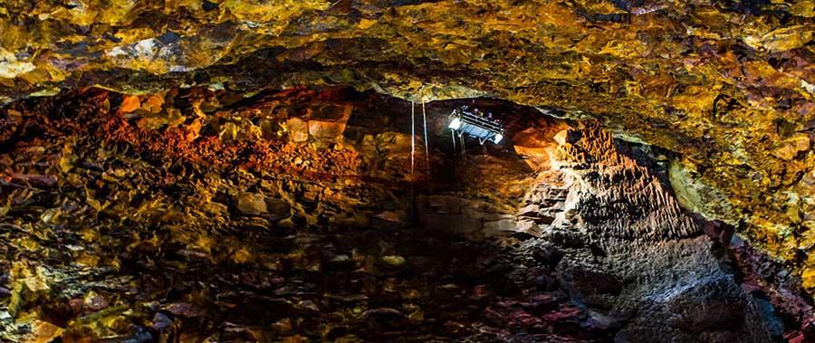 Núi lửa duy nhất thế giới cho phép bạn leo xuống khám phá-1