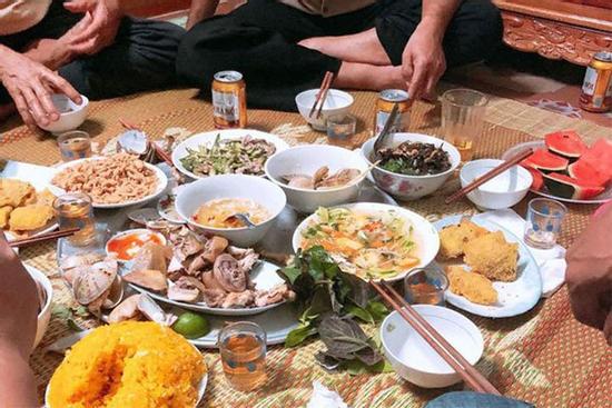 Về nhà bạn trai ra mắt, cô gái đòi chia tay vì một thứ ở mâm cơm