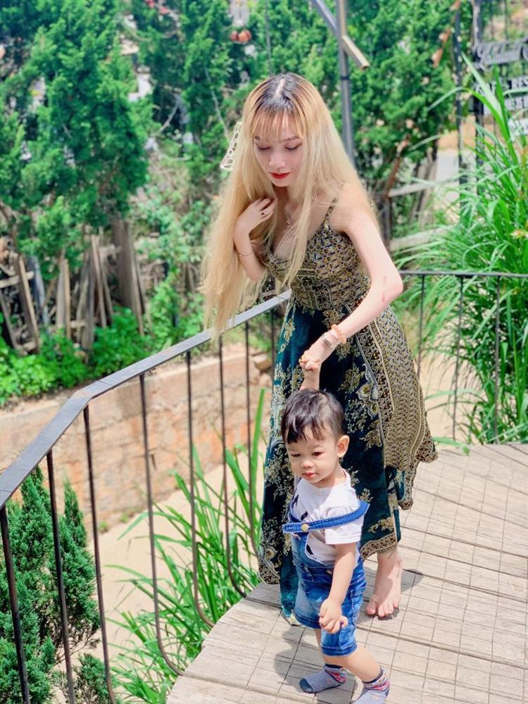 Cuộc sống hot girl Đà Lạt bị bồ lừa, nuôi con một mình bằng chân-6