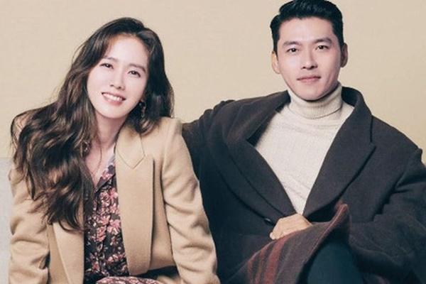 Nhiều chuyên trang nổi tiếng Hàn Quốc cho rằng, Hyun Bin và Son Ye Jin là “cặp tình nhân vàng”, “đôi diễn viên quyền lực” và nhận định đám cưới của họ sẽ là “tâm điểm của showbiz Châu Á tháng 3”.