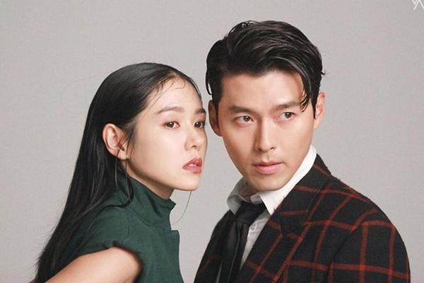 Theo Dispatch, tính tới tháng 1/2021, Hyun Bin và Son Ye Jin đã hẹn hò được 8 tháng. Cả hai rất nghiêm túc trong mối quan hệ nên không muốn công khai quá sớm với người hâm mộ.