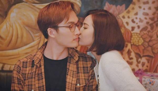 Lan Ngọc hôn như cái máy vẫn chưa sốc bằng cảnh khóa môi táo bạo này-4