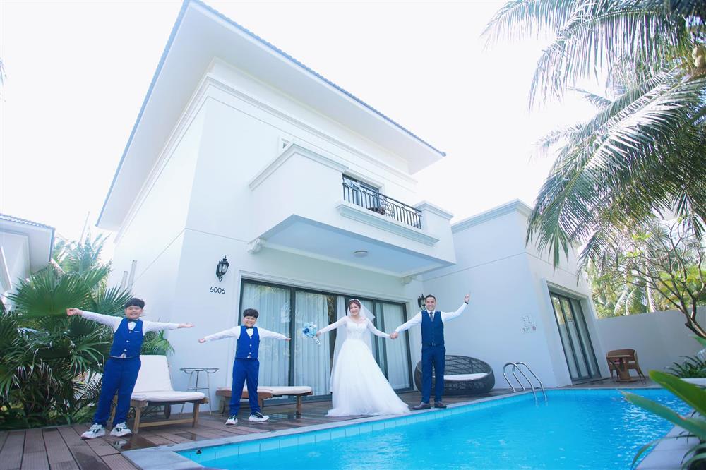 2 con riêng của MC Hoàng Linh không gọi chồng mới của mẹ là bố-2