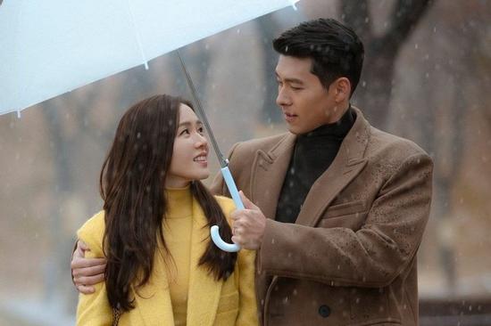 Hóa ra Hyun Bin chạm mặt Son Ye Jin 18 năm trước