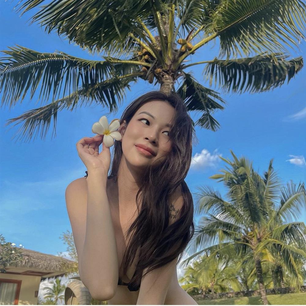 Trật nhịp tim vì khoảnh khắc như cởi trần của Phí Phương Anh-1