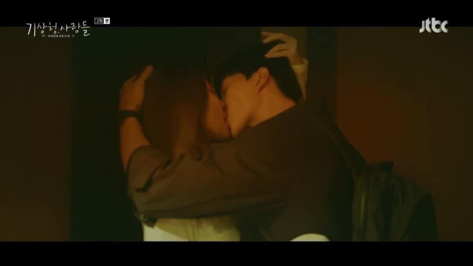 Song Kang lăn giường Park Min Young, hoàng tử cảnh nóng thế hệ mới!-11