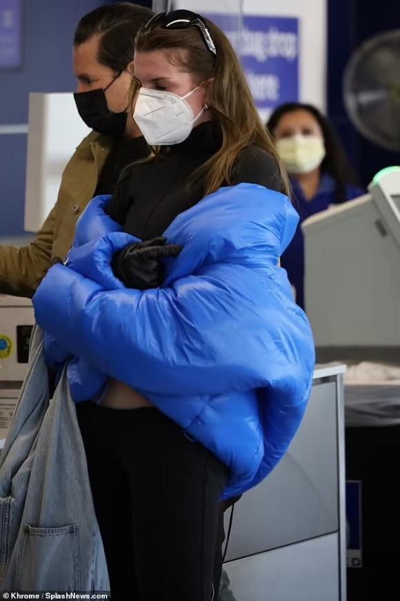 Rộ tin Kanye West chia tay bạn gái mới - diễn viên Julia Fox?-1