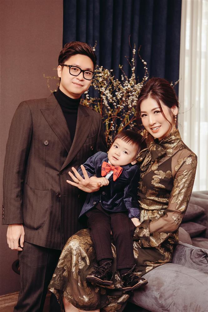 Người người vui Valentine, riêng một Á hậu ngắm lá rơi, thọc mũi-5