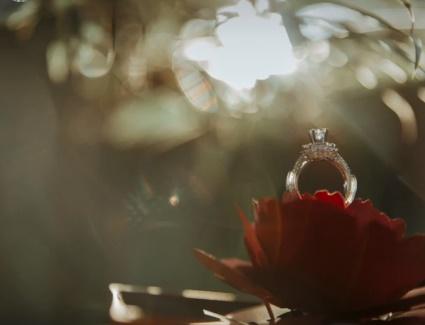 Cận nhẫn kim cương trung vệ tuyển Việt Nam cầu hôn bồ hot girl-4