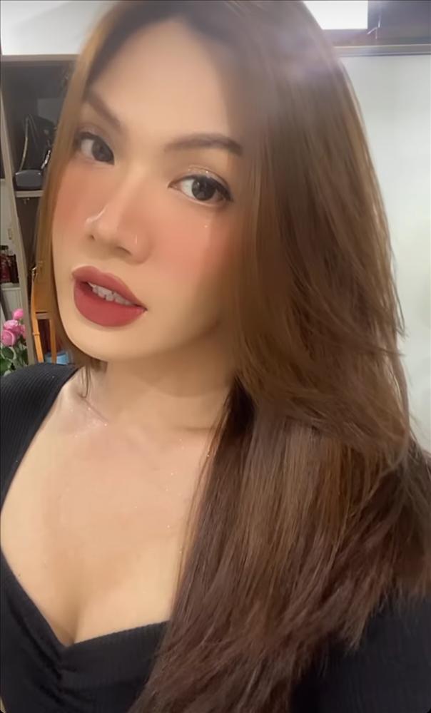 Đào Bá Lộc mặc đầm khoe body đồng hồ cát và khe ngực sâu hun hút-3