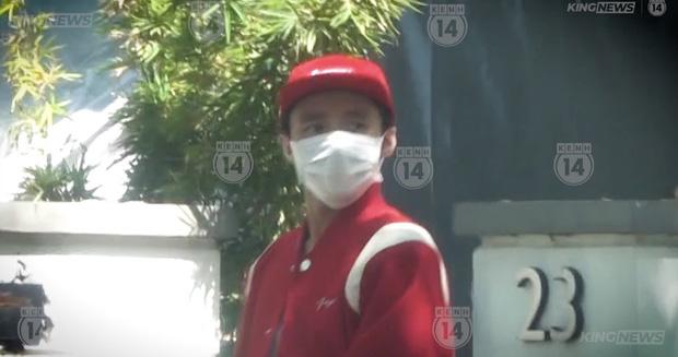 Sơn Tùng mặc jacket đỏ ngày vía Thần tài, hóa ra là outfit đi diễn!-1