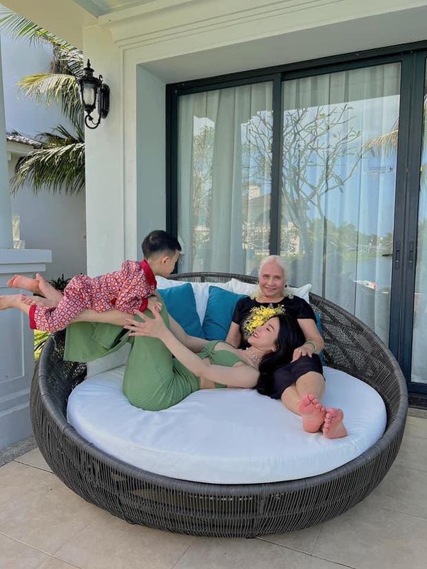 Diệp Lâm Anh đón 14/2 bên con, Quỳnh Thư nghỉ dưỡng với tình iu?-4