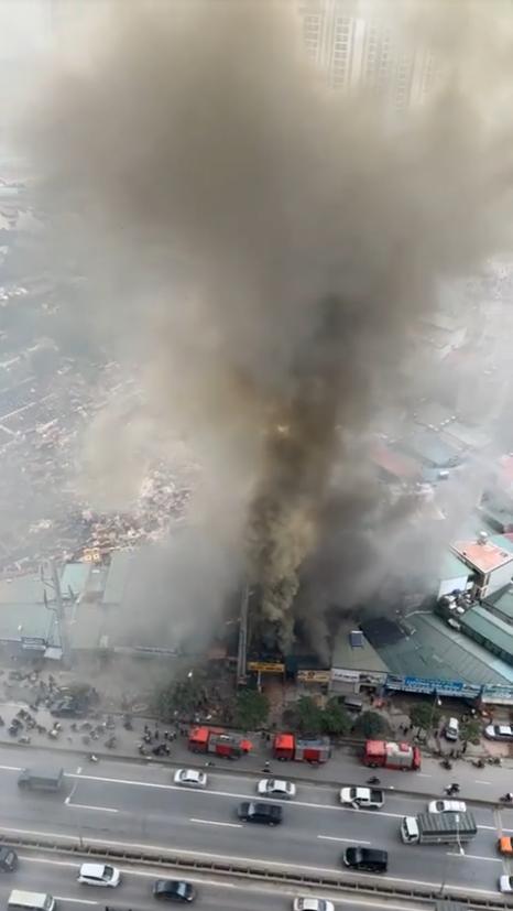 Cháy, nổ lớn tại nhà hàng ở Hà Nội và trưa Rằm tháng Giêng-2