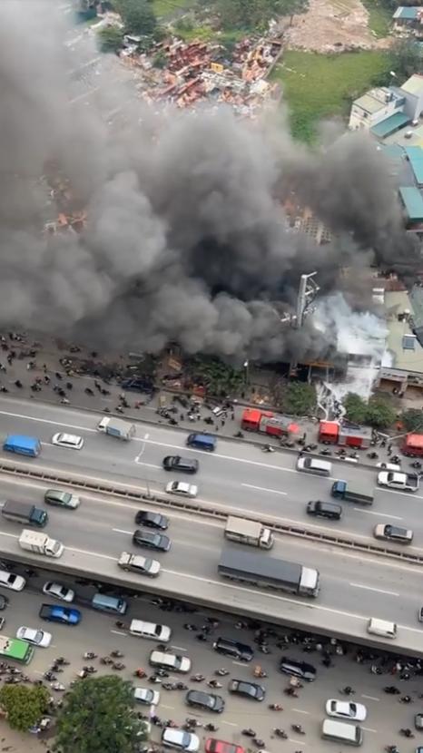 Cháy, nổ lớn tại nhà hàng ở Hà Nội và trưa Rằm tháng Giêng-4