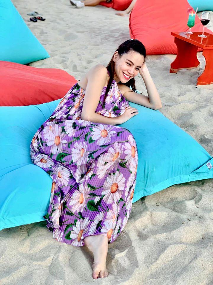 Nào chỉ bikini, Hà Hồ có cả tá váy maxi đi biển bay bổng hết nấc-5