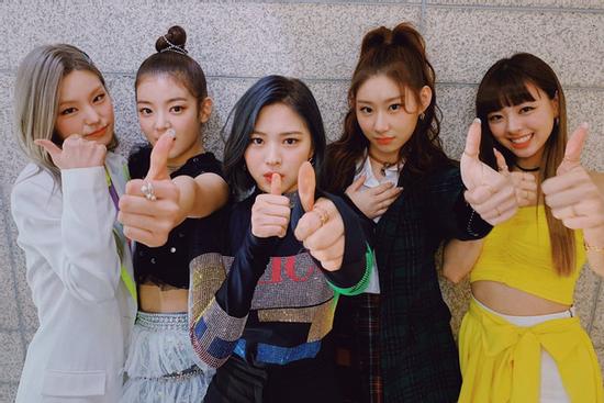 ITZY 'gánh' thành viên này mệt quá, 5 lần 7 lượt gây họa cho nhóm