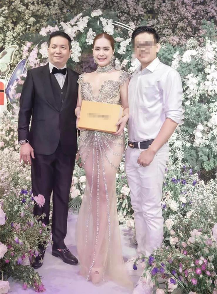 Đoàn Di Băng khoe quà sinh nhật khủng, khui đồ 3h sáng chưa xong-4