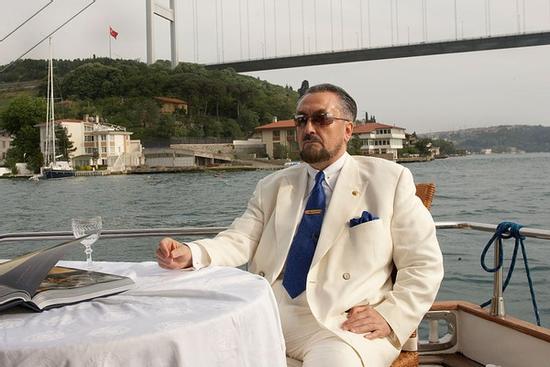 Chân dung kẻ cầm đầu giáo phái tình dục bệnh hoạn nhất thế giới