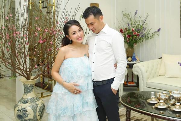 Bà bầu Vân Hugo phản ứng khi bị người lớn tuổi chửi-9