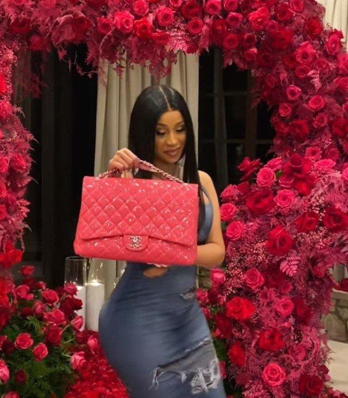 Cardi B được tặng 6 túi Chanel ngày Valentine-2