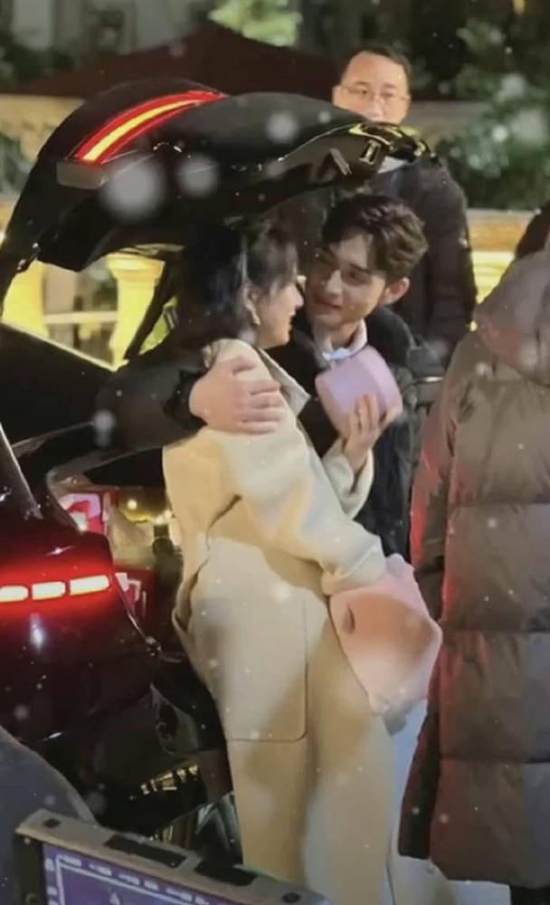 Ngô Thiến Bên Nhau Trọn Đi công khai cặp kè tình mới hậu ly hôn-4