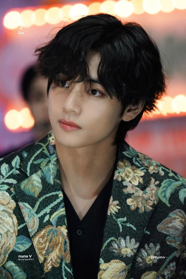 V (BTS) xác nhận dương tính với COVID-19-1