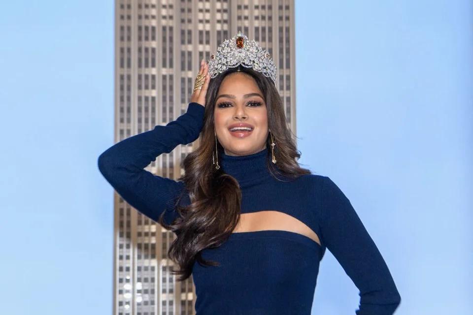 Tân Miss Universe 2021 lộ bụng to tướng như mang bầu-8