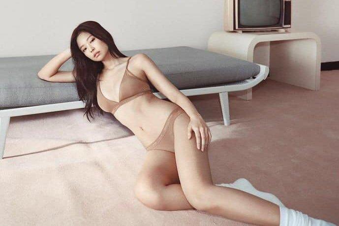 Jennie mặc áo chỉ có đúng 1 mảnh vải, dự báo cháy hàng-10