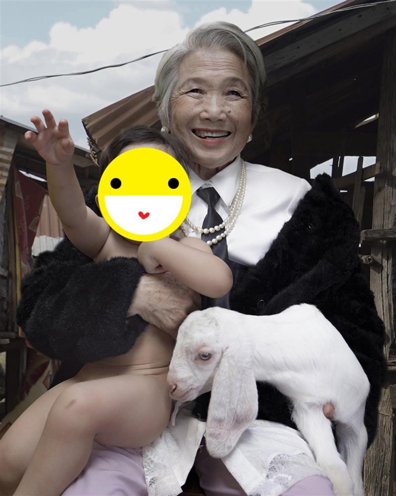 Phát sốt bộ ảnh cưa sừng làm nghé của cụ bà U80-11