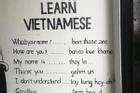 Khách Tây làm bảng phiên âm Tiếng Việt khiến dân tình cười ngất