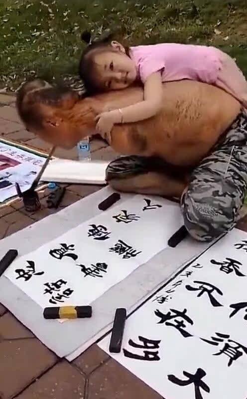 Người đàn ông cụt 2 tay viết thư pháp, nguyên nhân ai cũng xót xa-3