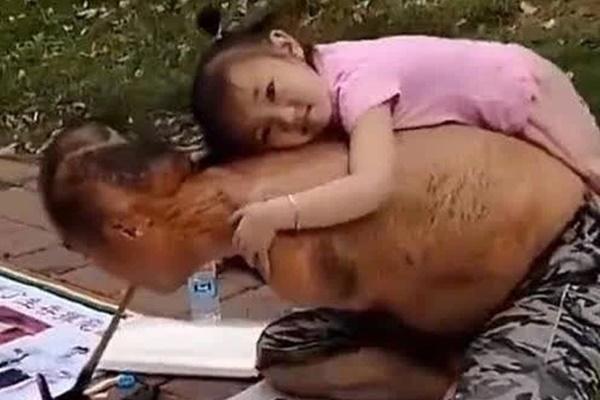 Chàng thợ xây cụt 2 tay ở Sóc Trăng khiến nhiều cư dân mạng cảm phục đến rơi lệ-7