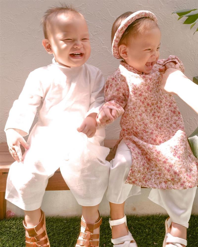 Con gái Hồ Ngọc Hà ra dáng chị, bón đồ ăn cho em cưng xỉu-5