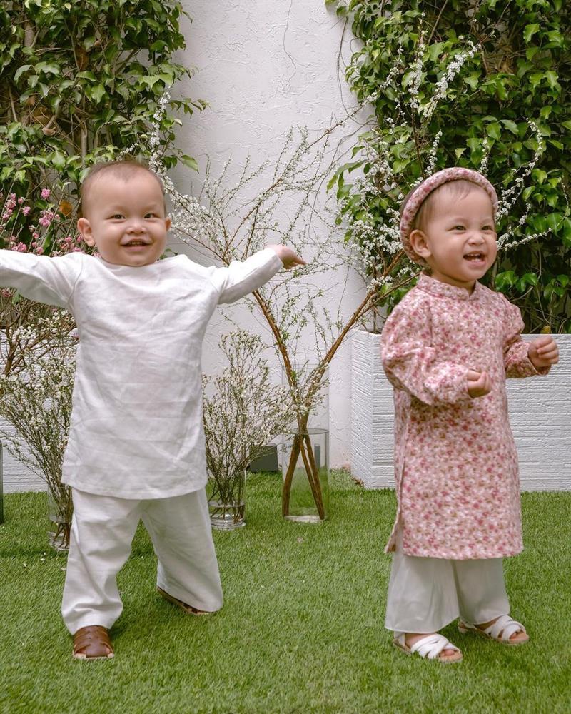 Con gái Hồ Ngọc Hà ra dáng chị, bón đồ ăn cho em cưng xỉu-6