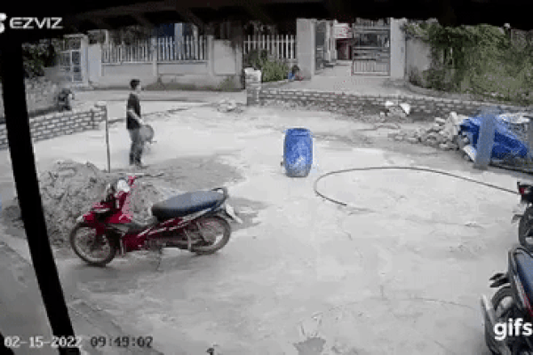 2 vợ chồng bị hàng xóm bắn ở Thái Nguyên: Người vợ hiện ra sao?-3