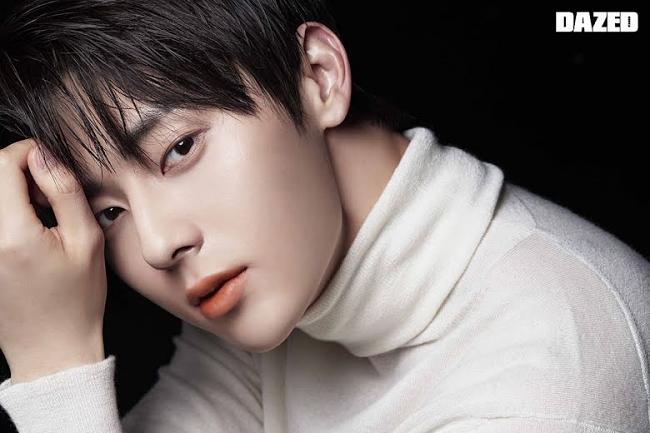 Minhyun là một trong những nam idol có ngoại hình điển trai được yêu mến nhất nên ai cũng khá sốc khi biết tin anh vẫn FA.Nam idol từng thổ lộ rằng có nhắn tin qua lại với một bạn gái qua mạng khá nhiều vào hồi cấp 2 nhưng cũng chỉ dừng lại ở đó mà không có chuyện yêu đương, hẹn hò nào. Minhyun còn hài hước cho biết thêm lần đầu tiên mà anh có skinship với phái nữ chính là ở fansign.