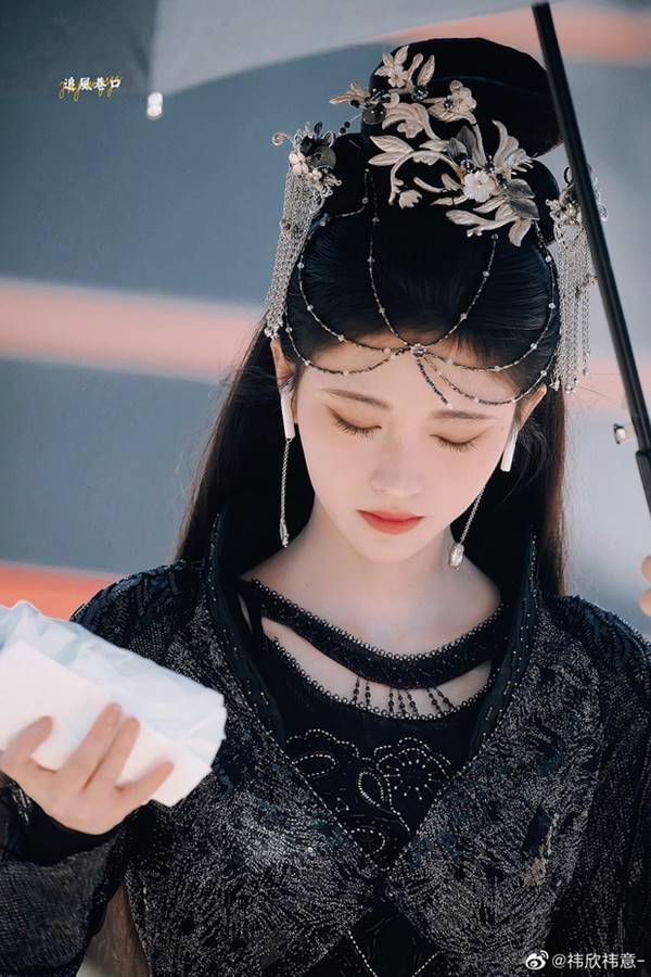 Cúc Tịnh Y nghiện make up lố: đậm đến chói mù mắt người xem-5