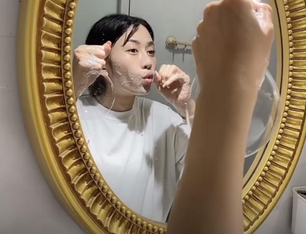 Ngã ngửa gương mặt Lê Bống khi không tô son trát phấn-3