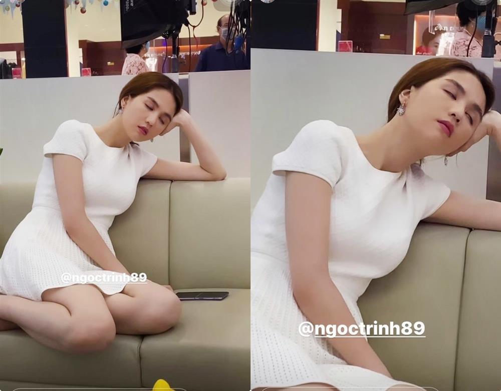 Ngọc Trinh bị chụp lén ngủ li bì trên máy bay nhưng chẳng chìm nổi-6