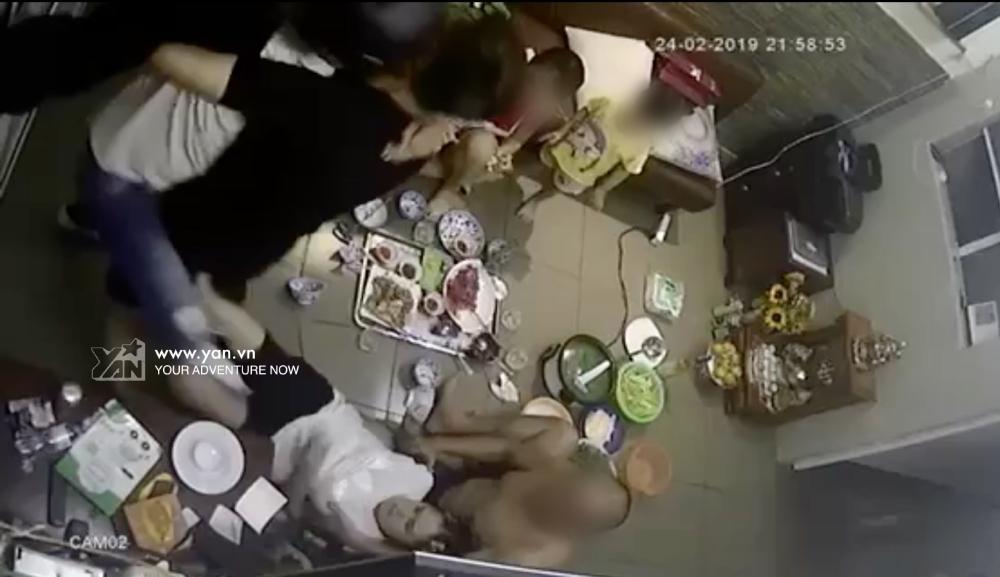 Sơn Tùng và những sao nam động tay động chân với bạn gái-4