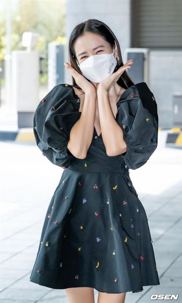 Cô dâu tháng 3 Son Ye Jin rạng rỡ lộ diện-2