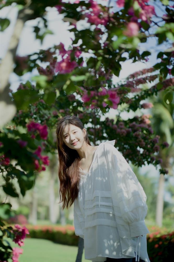 Triệu Lộ Tư khoe nhan sắc nữ thần đốn tim fans-1