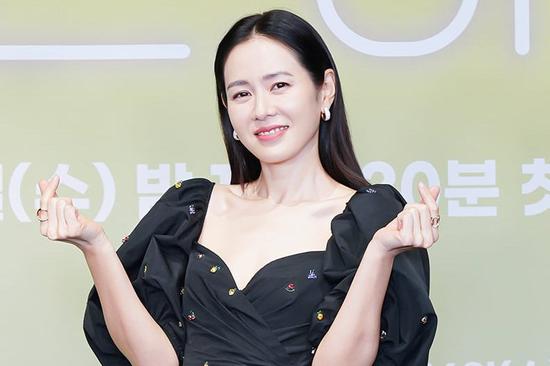 Son Ye Jin lần đầu nói về hôn lễ định mệnh với Hyun Bin