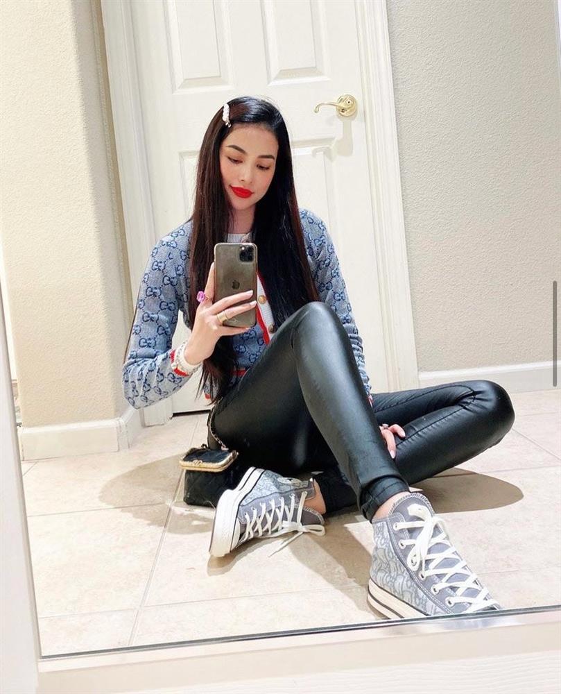 Hậu Valentine, Phạm Hương khoe nhẫn bự và background bạc tỷ-10