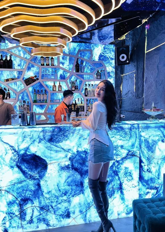 Bị bắt bẻ F0 vẫn đi bar quẩy, hot girl Về Nhà Đi Con nói gì?-1