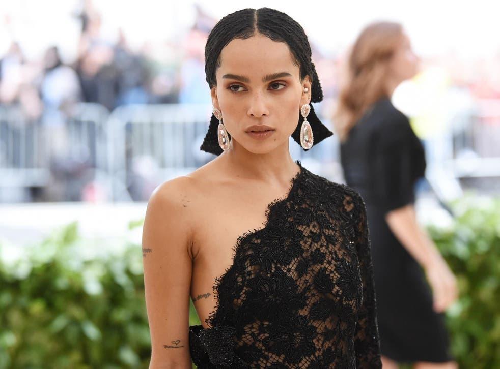 Diễn viên Dị Biệt ưa hở bạo, thích hình xăm, mặc khác người-11