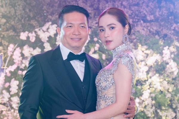 Chói mắt bộ kim cương 23 tỷ Đoàn Di Băng vừa được chồng tặng-4